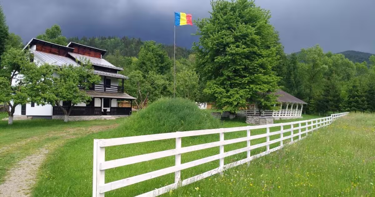 Casă individuală 120 mp cu 6 camere în Vama preț 900 RON + TVA / lună