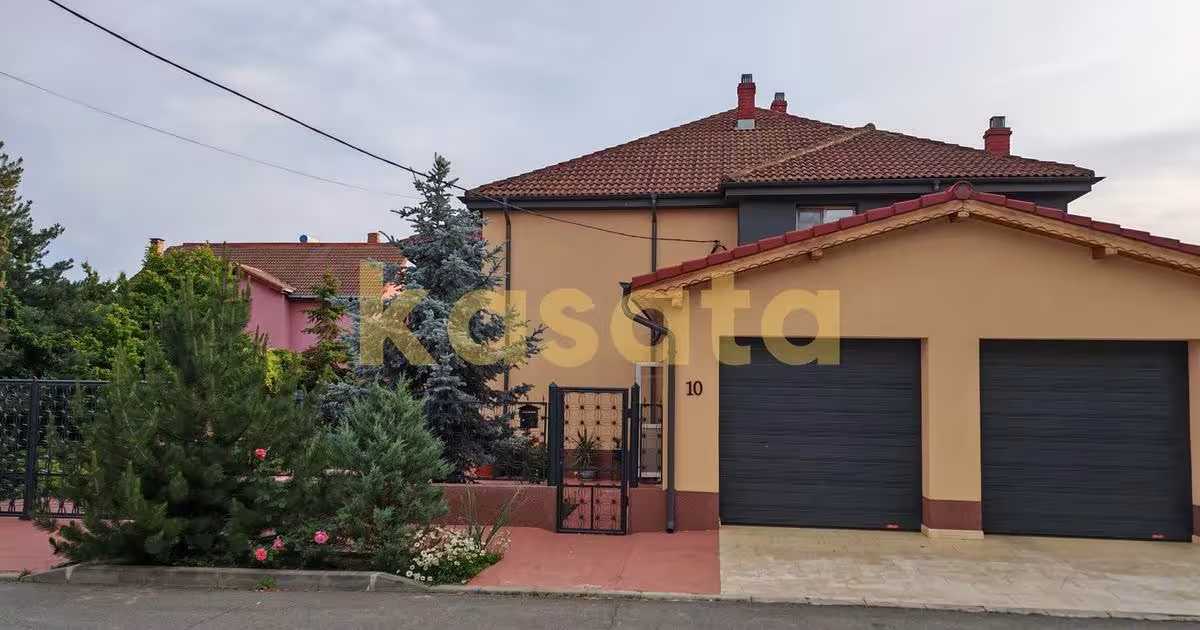 Casă individuală cu 7 camere în zona Central, Alexandria