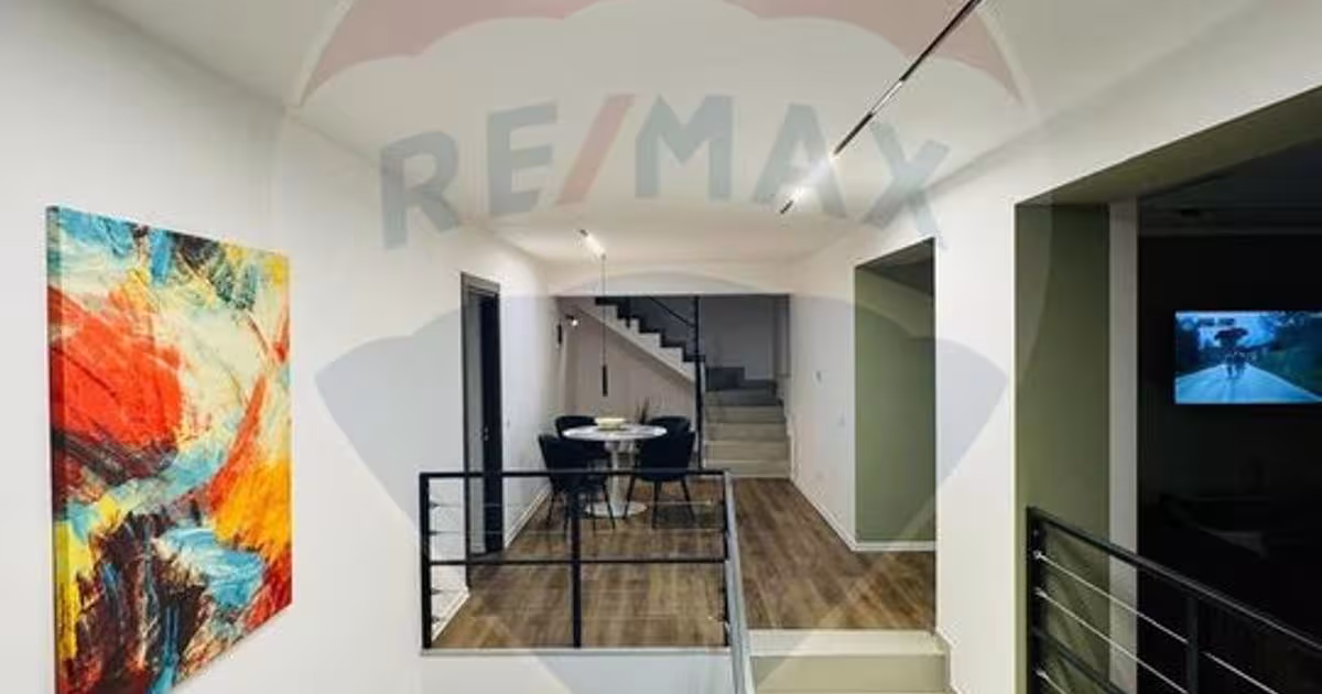 Casă individuală cu 8 camere în Almaș