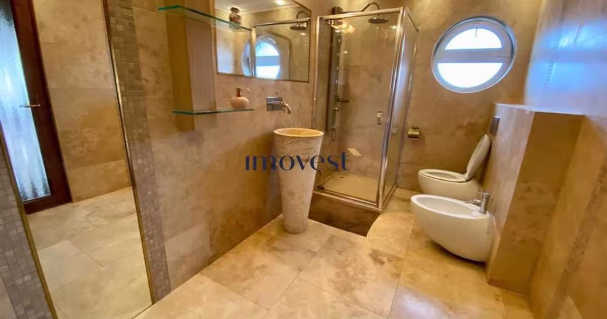 Casă individuală cu 5 camere în Apa