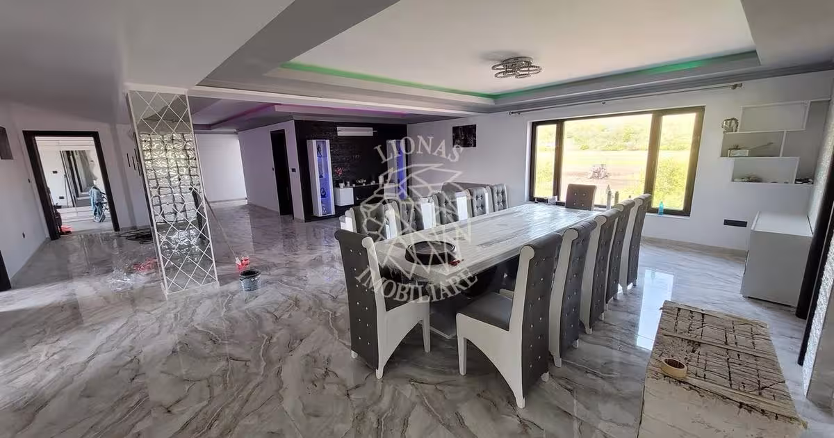 Casă individuală cu 6 camere în Arcalia
