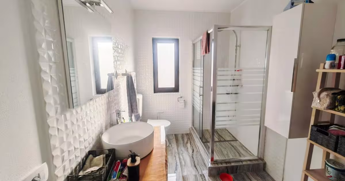 Casă individuală 100 mp cu 4 camere în zona Calea Moinești, Bacău