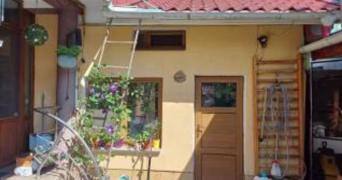 Casă individuală cu 4 camere în zona Vest, Bacău preț 476.708 RON