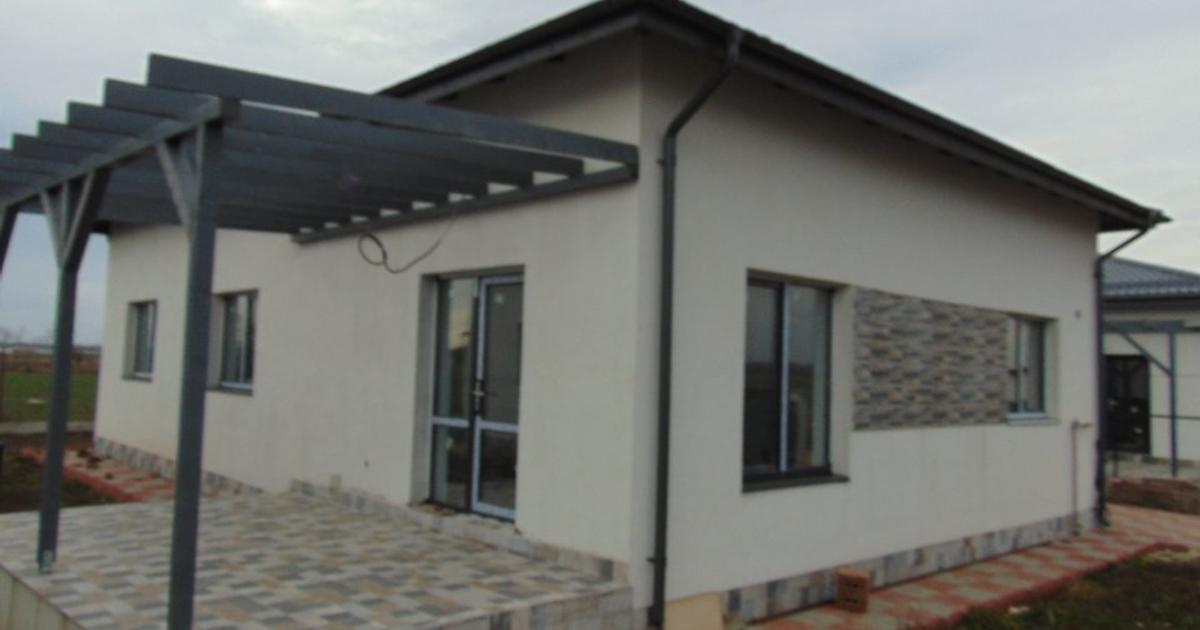 Casă individuală 97 mp cu 4 camere în Bâcu