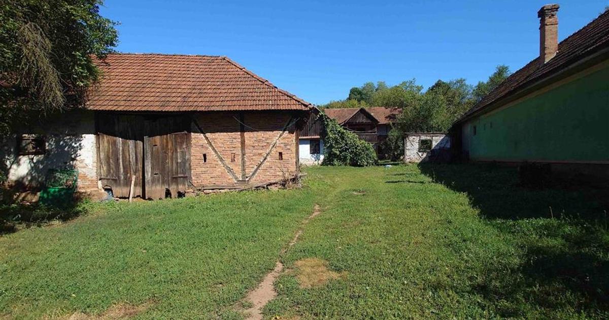 Casă individuală 76 mp cu 2 camere în Baia de Criș