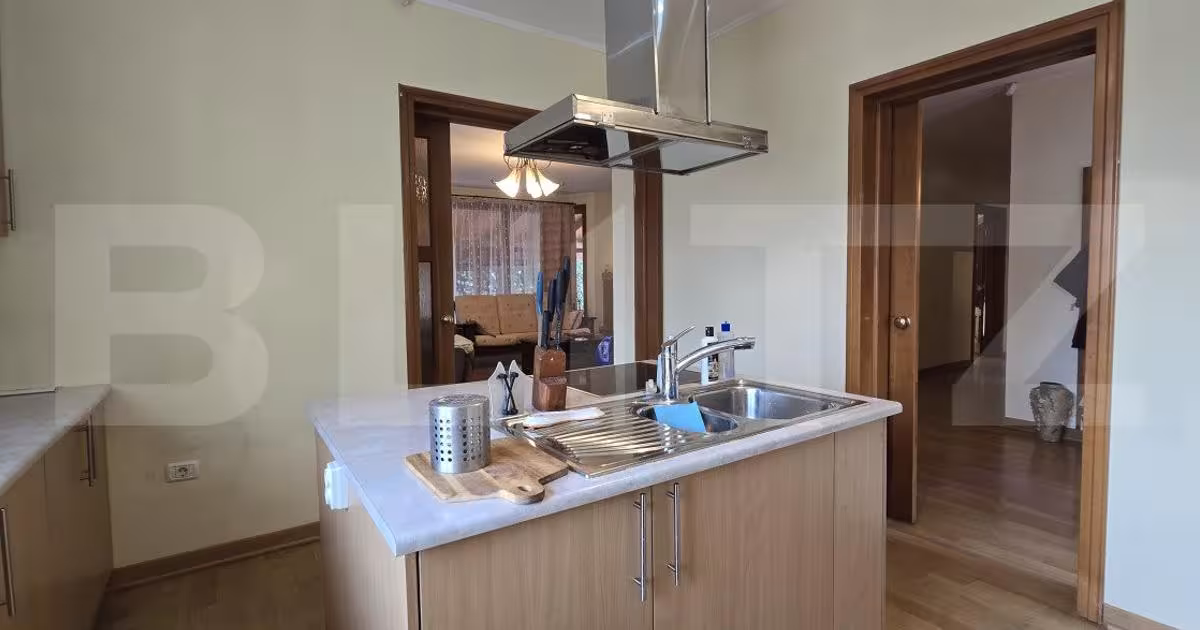 Casă individuală 160 mp cu 4 camere în zona Central, Băile Herculane