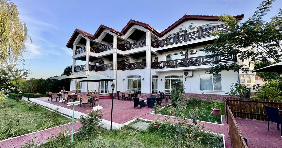 Casă individuală cu 25 camere în Băltenii de Sus