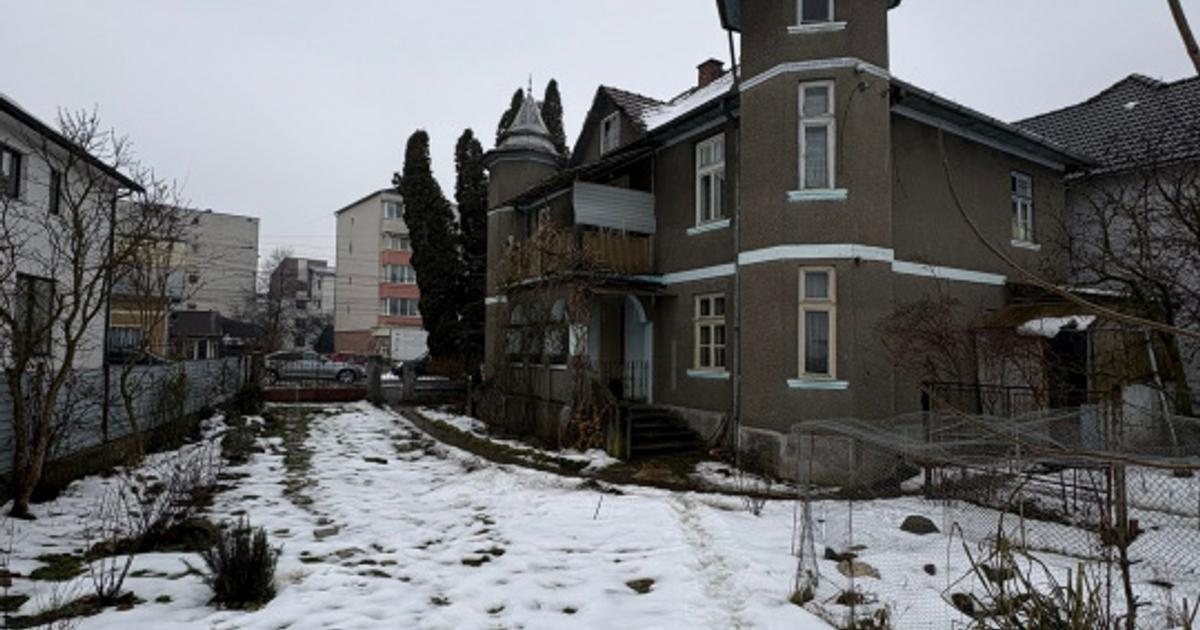 Casă individuală 200 mp cu 8 camere în zona Central, Beclean