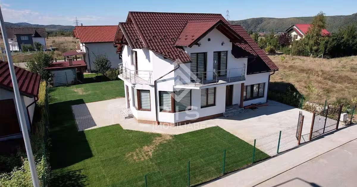 Casă individuală 140 mp cu 5 camere în zona Nord-Est, Beclean
