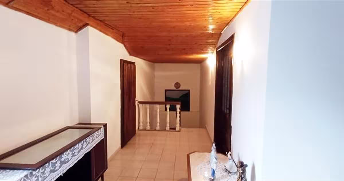 Casă individuală cu 5 camere în Berzasca