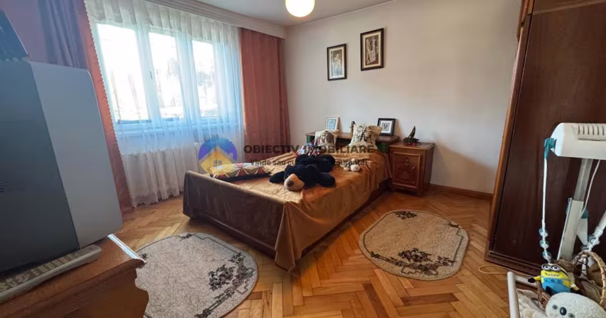 Casă individuală 594 mp cu 10 camere în Bistrița