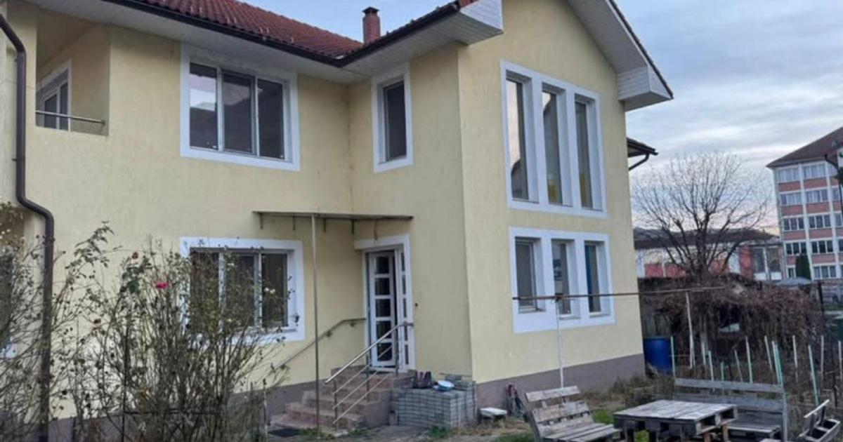 Casă individuală 390 mp cu 9 camere în zona Central, Bistrița