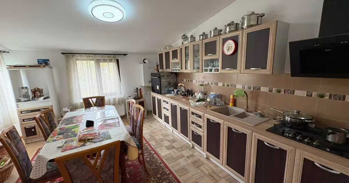 Casă individuală 200 mp cu 7 camere în zona Central, Bistrița