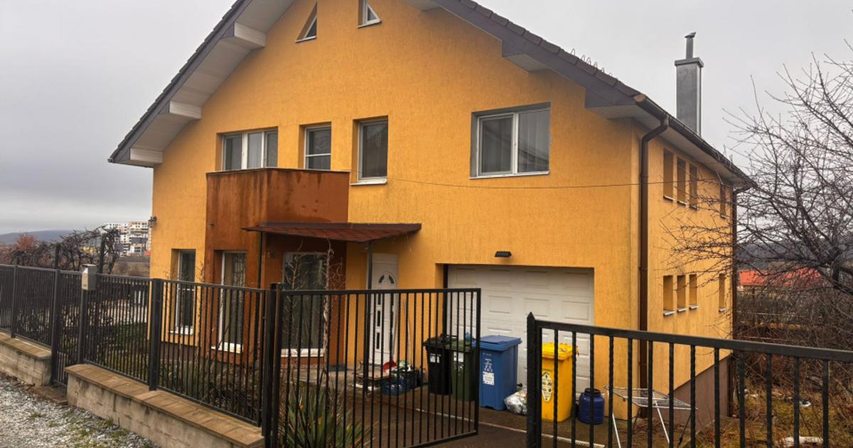 Casă individuală 200 mp cu 3 camere în zona Centura, Bistrița