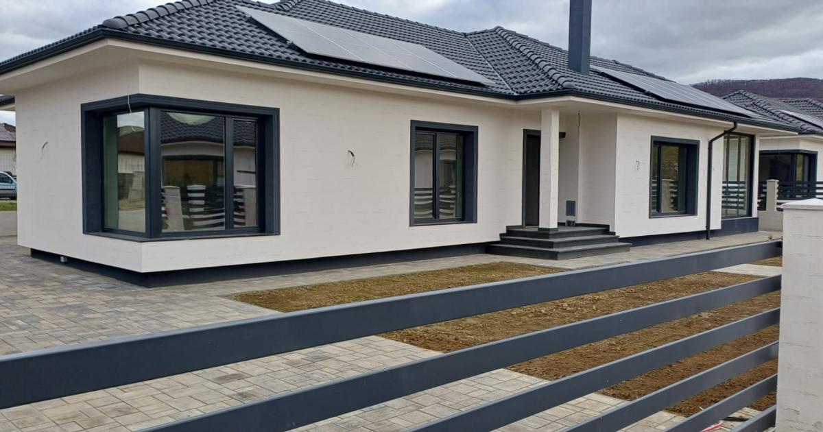 Casă individuală 120 mp cu 4 camere în zona Unirea, Bistrița