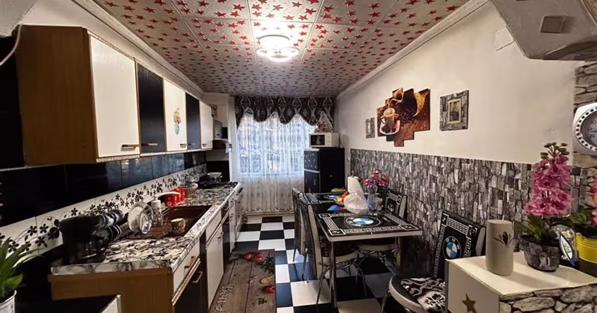 Casă individuală cu 8 camere în zona Central, Bocșa