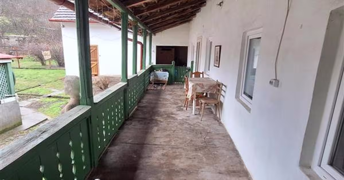 Casă individuală cu 4 camere în zona Est, Bocșa