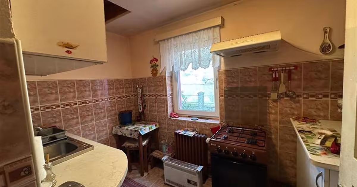 Casă individuală cu 7 camere în zona Est, Bocșa