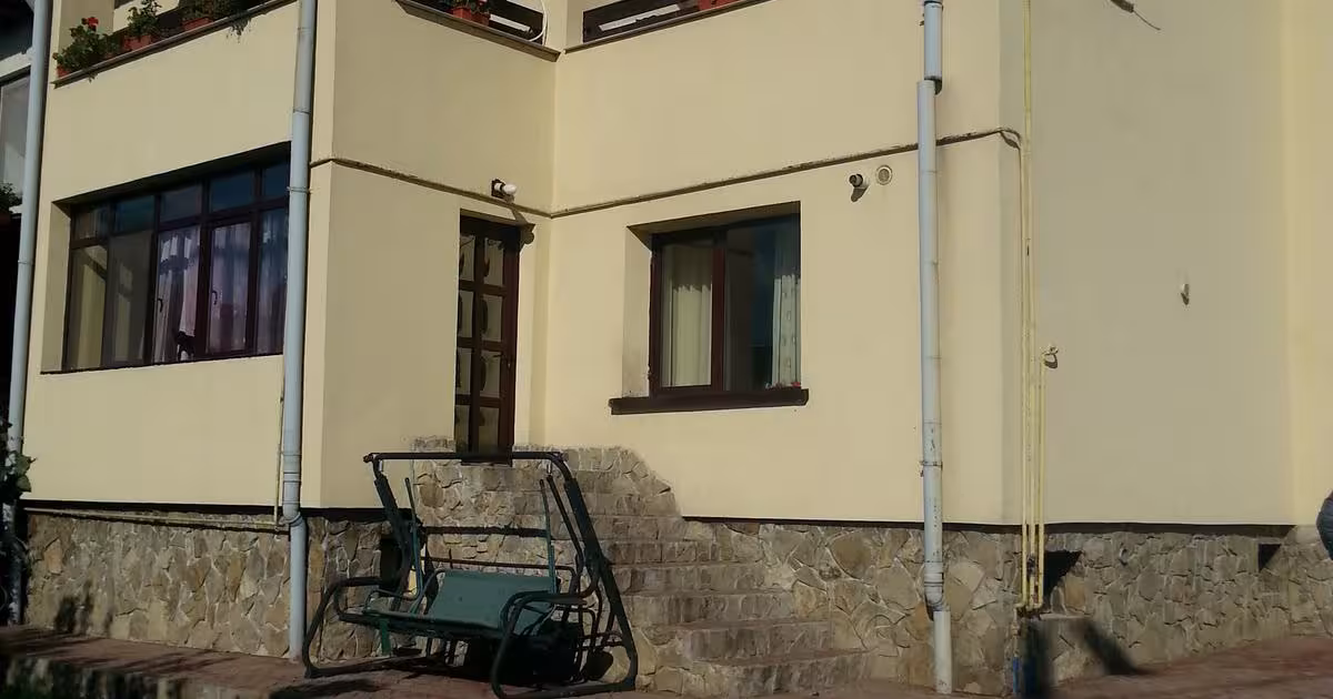 Casă individuală 300 mp cu 10 camere în zona Central, Botoșani