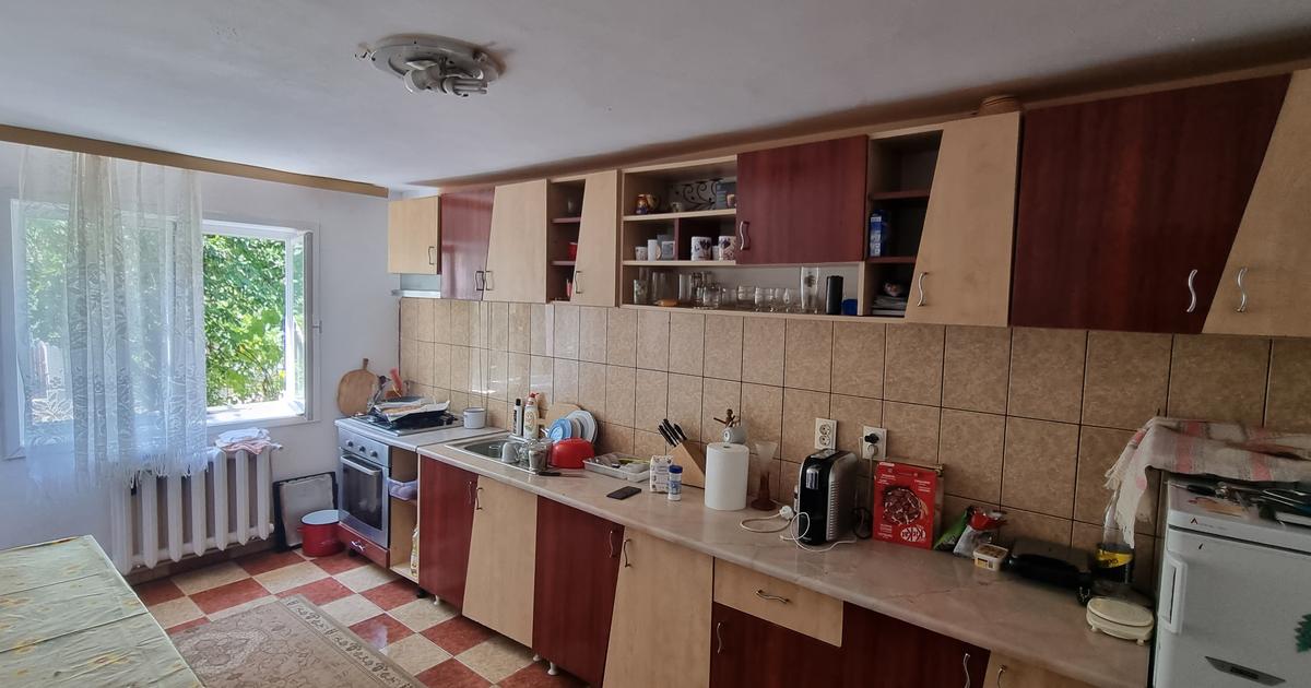 Casă individuală 130 mp cu 3 camere în zona Central, Botoșani