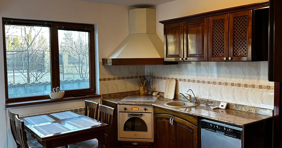 Casă individuală cu 4 camere în zona Central, Botoșani