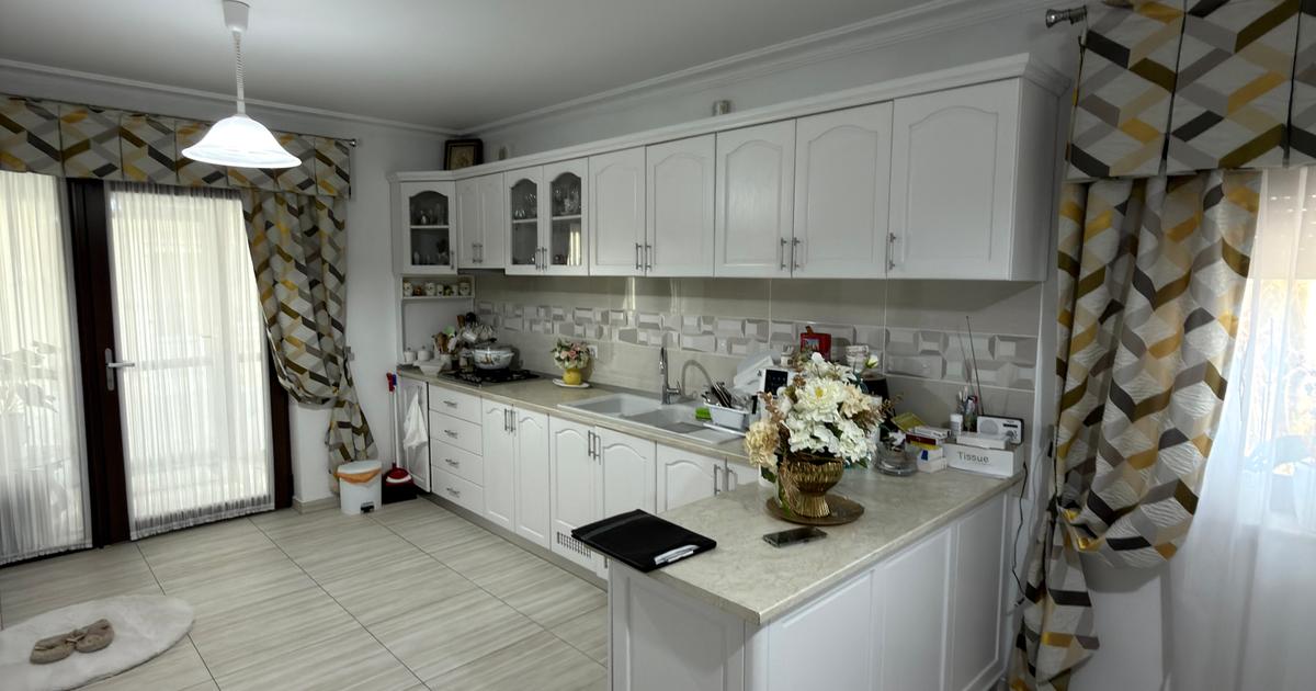 Casă individuală cu 5 camere în zona Central, Botoșani