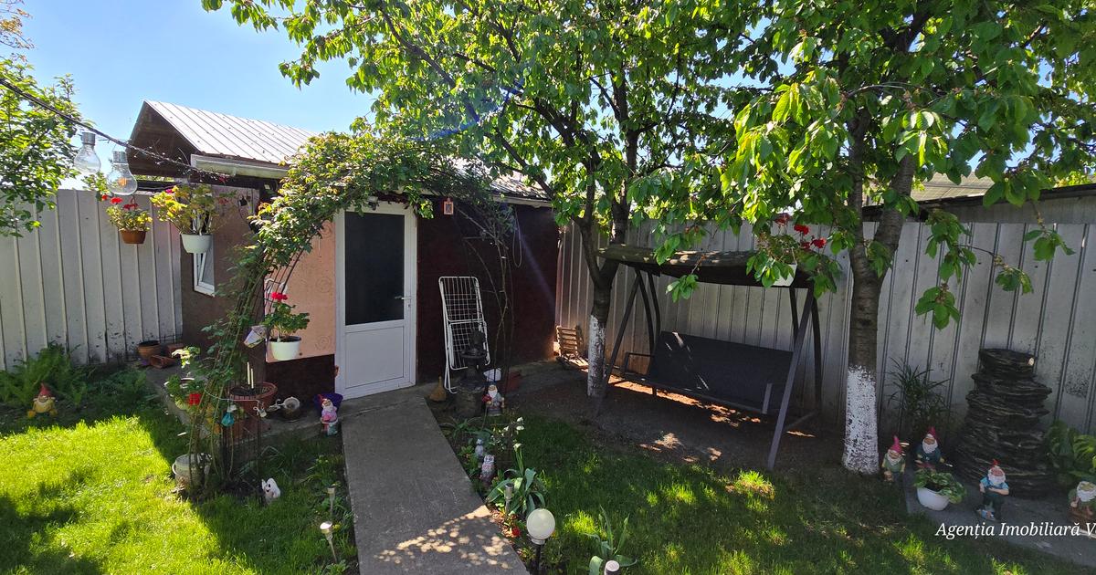 Casă individuală 140 mp cu 5 camere în zona Central, Botoșani