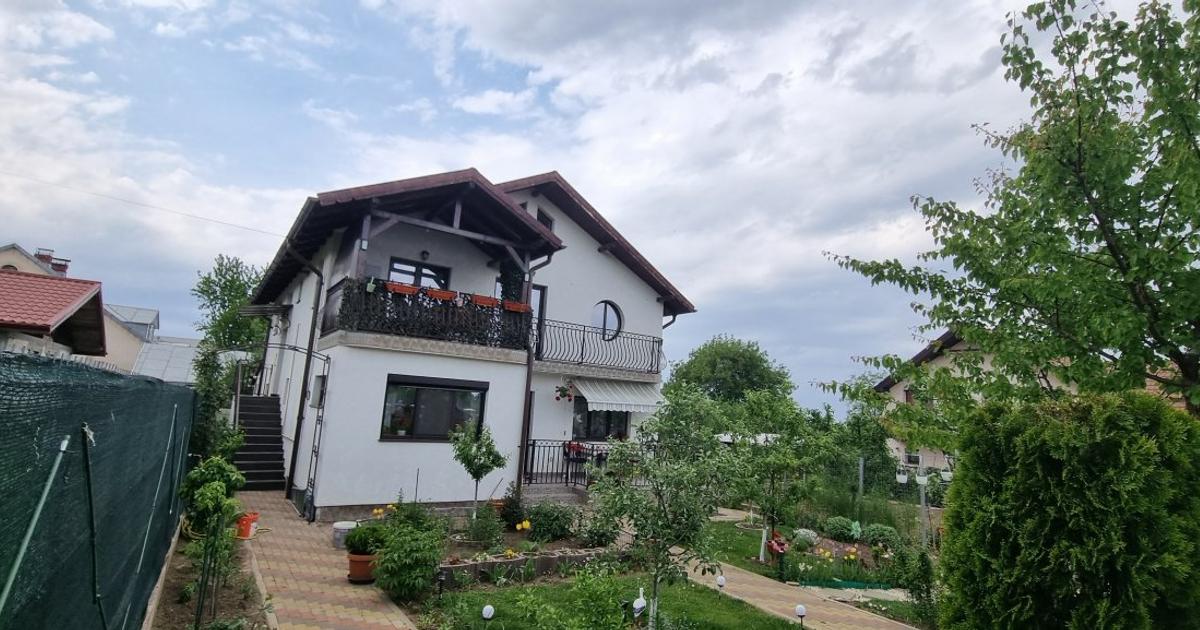 Casă individuală 220 mp cu 8 camere în zona Nord, Botoșani