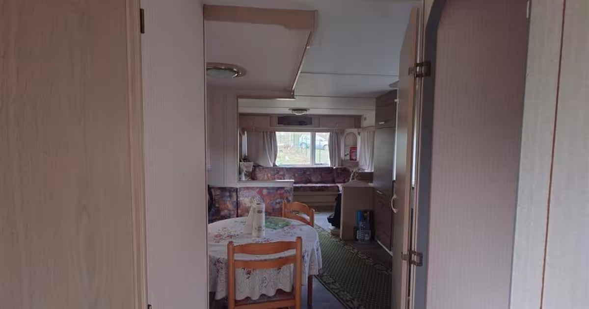 Casă individuală 30 mp cu 2 camere în zona Vest, Brad