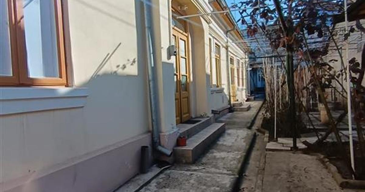 Casă individuală cu 6 camere în zona Central, Brăila