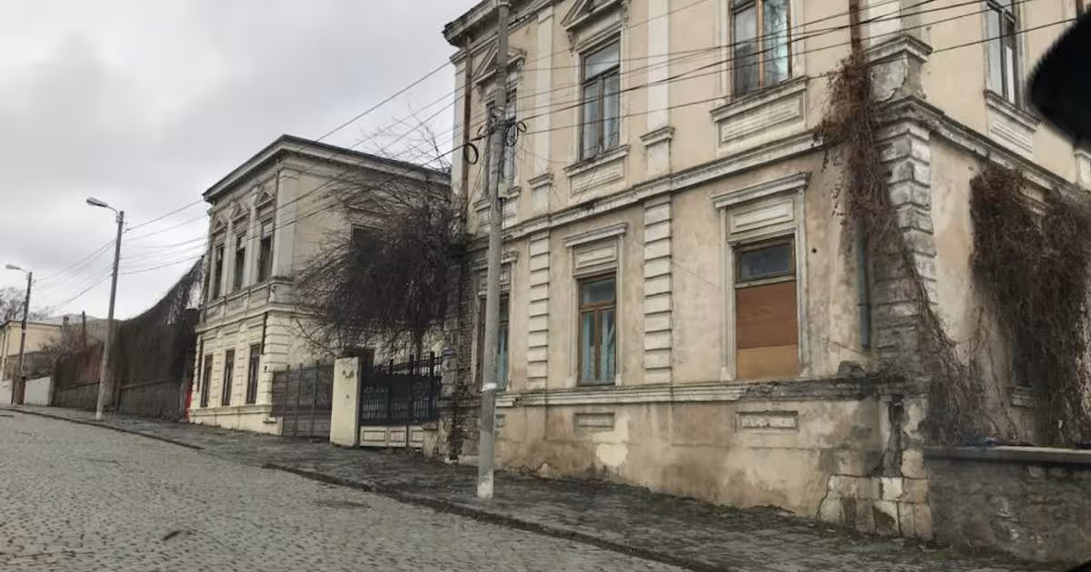 Casă individuală 1,200 mp cu 40 camere în zona Ultracentral, Brăila