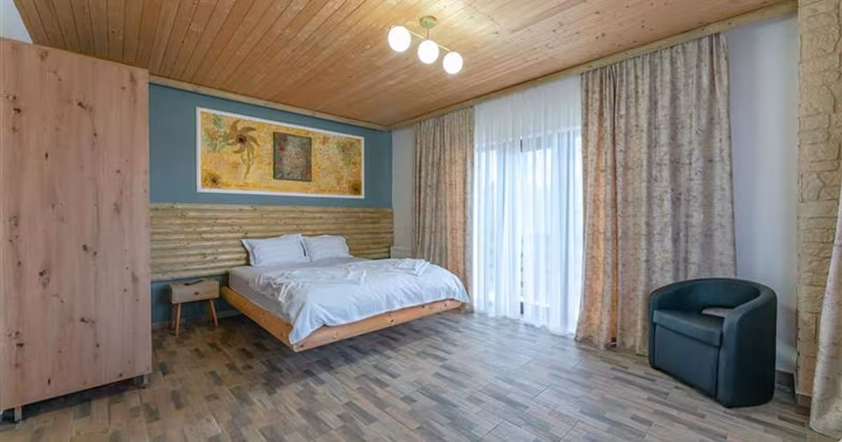 Casă individuală cu 8 camere în zona Exterior Est, Brașov