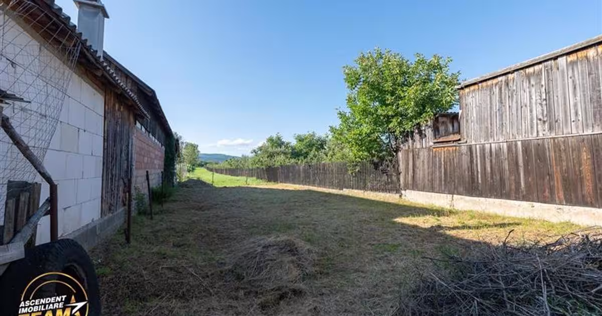 Casă individuală cu 4 camere în Brețcu