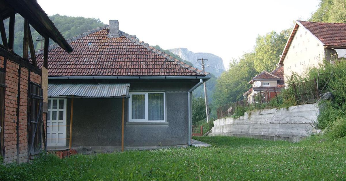 Casă individuală 90 mp cu 4 camere în Buceș