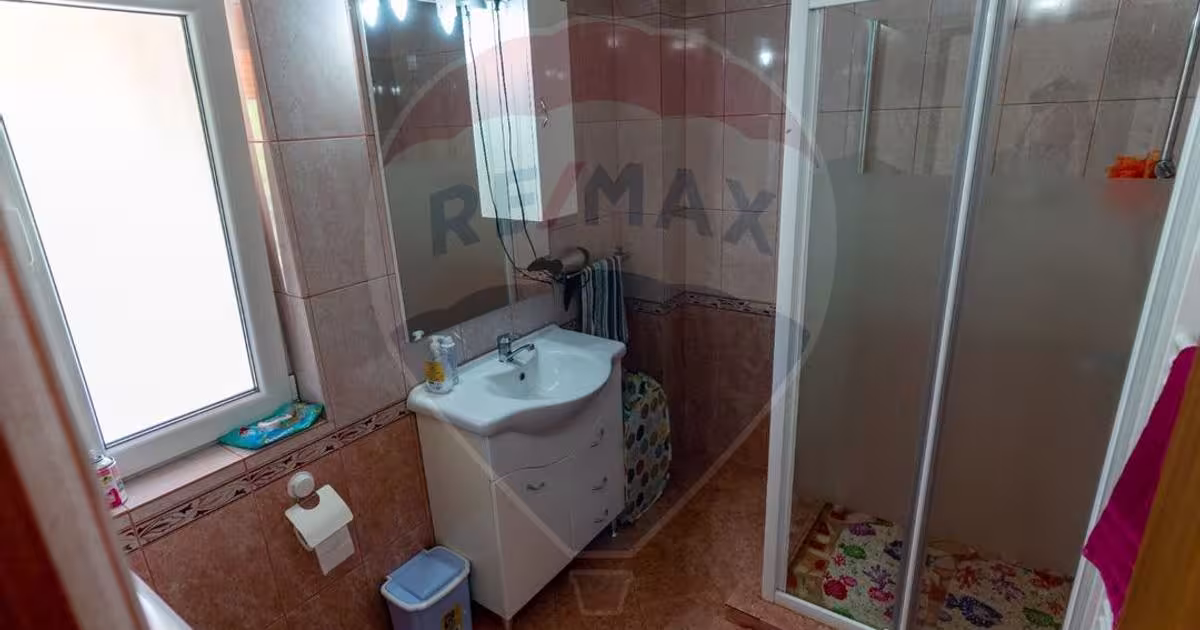 Casă individuală cu 6 camere în Bucureșci