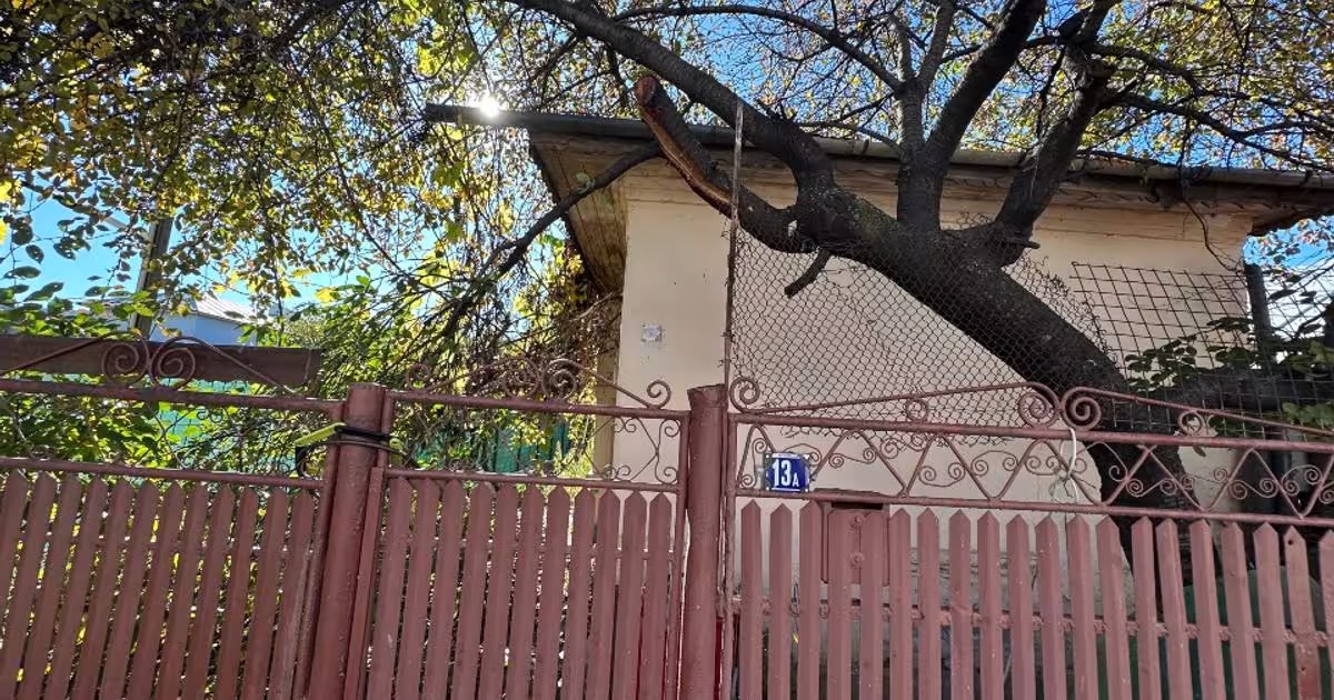 Casă individuală 210 mp cu 2 camere în zona 23 August, Buzău