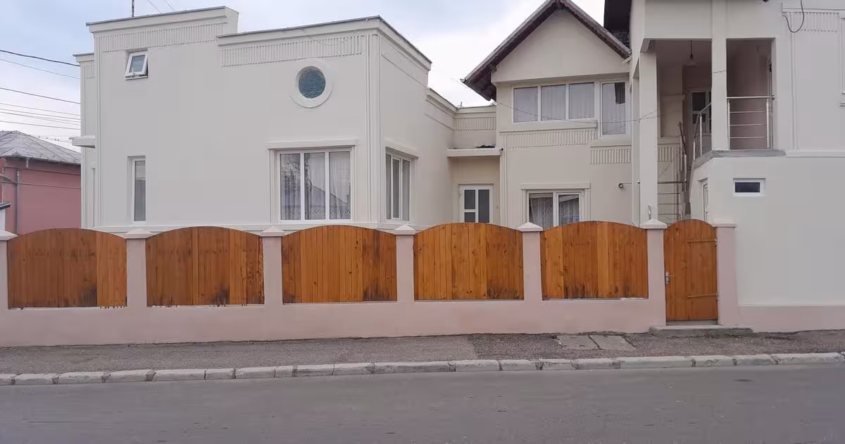 Casă individuală cu 10 camere în zona Hașdeu, Buzău