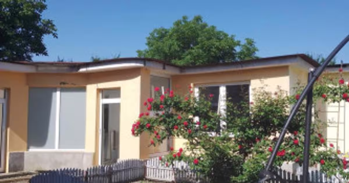 Casă individuală 254 mp cu 5 camere în zona Central, Călan