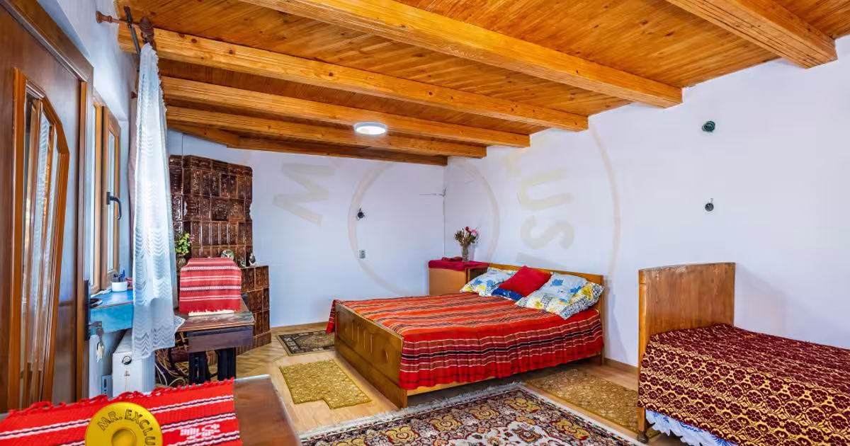Casă individuală cu 8 camere în Căldăraru
