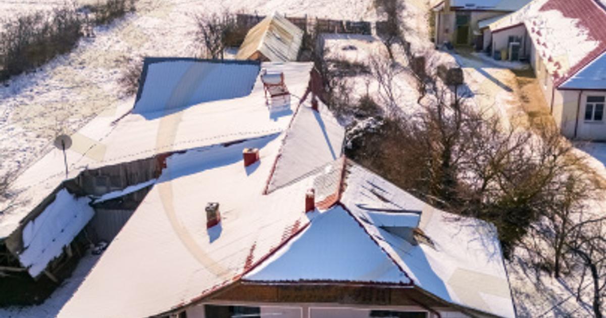 Casă individuală cu 8 camere în Căldăraru