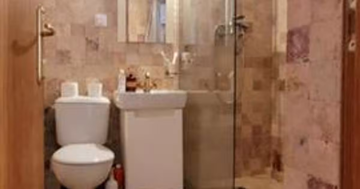 Casă individuală cu 4 camere în zona Central, Călimănești