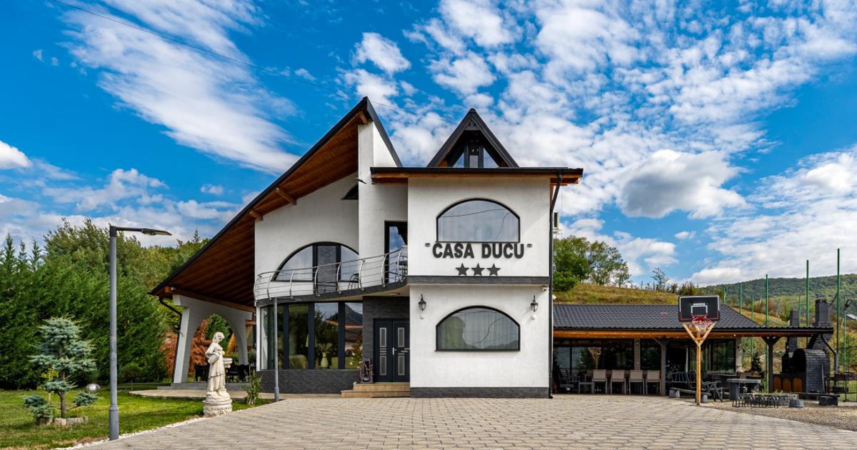 Casă individuală cu 8 camere în Călimănești