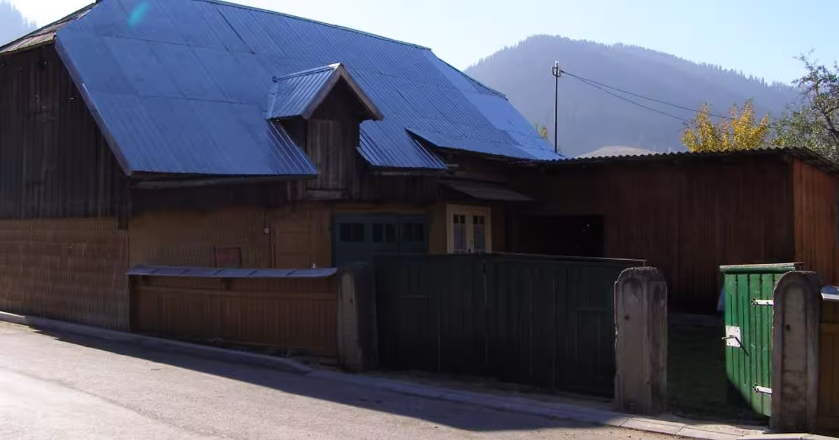 Casă individuală 120 mp cu 7 camere în zona Central, Câmpulung Moldovenesc