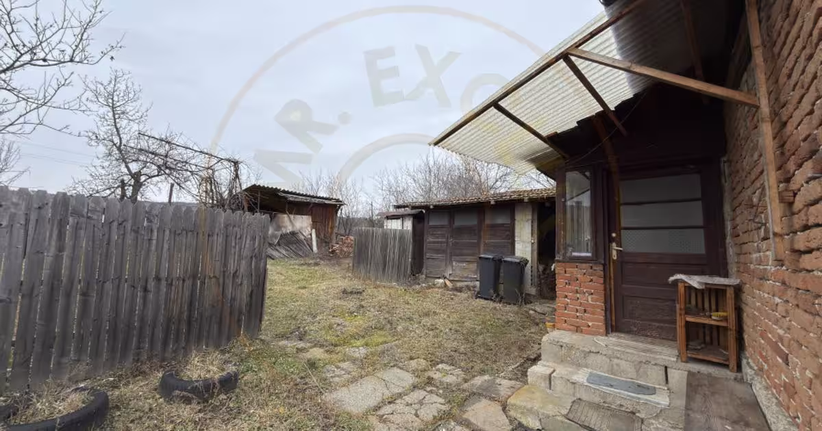 Casă individuală 100 mp cu 3 camere în zona Est, Câmpulung Muscel