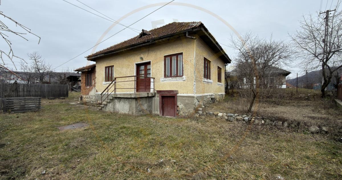 Casă individuală 100 mp cu 3 camere în zona Est, Câmpulung Muscel