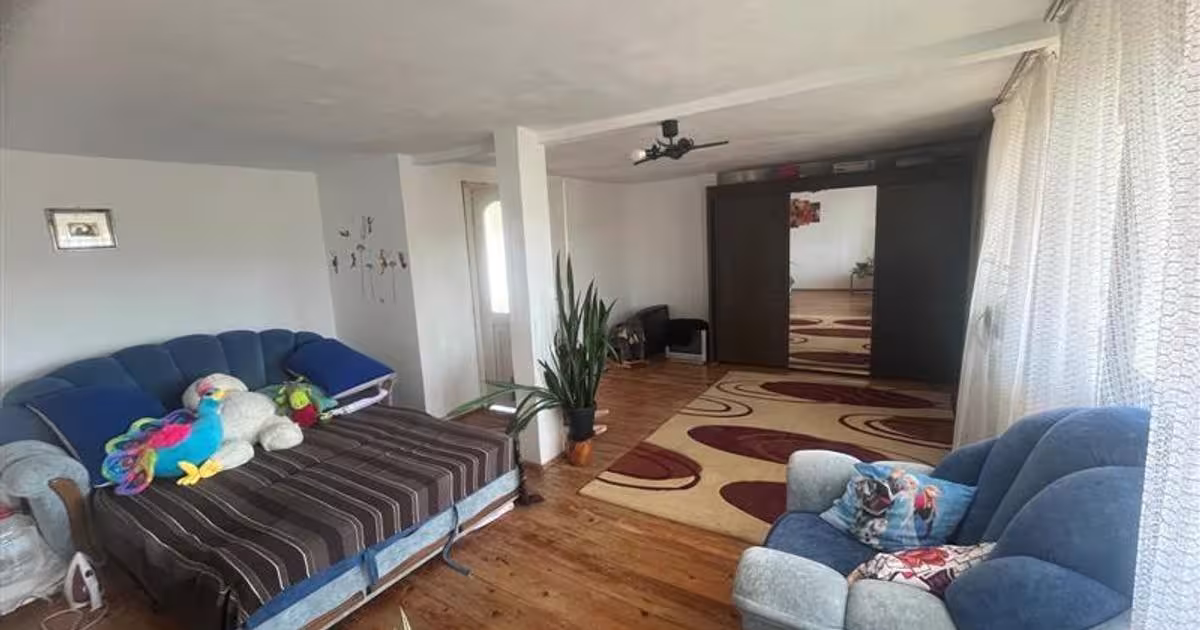 Casă individuală cu 8 camere în zona Periferie, Caransebeș