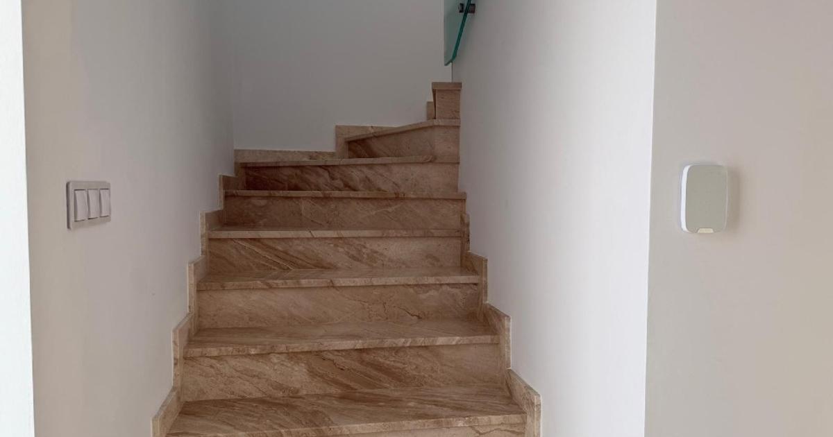 Casă individuală 350 mp cu 4 camere în Cârcea