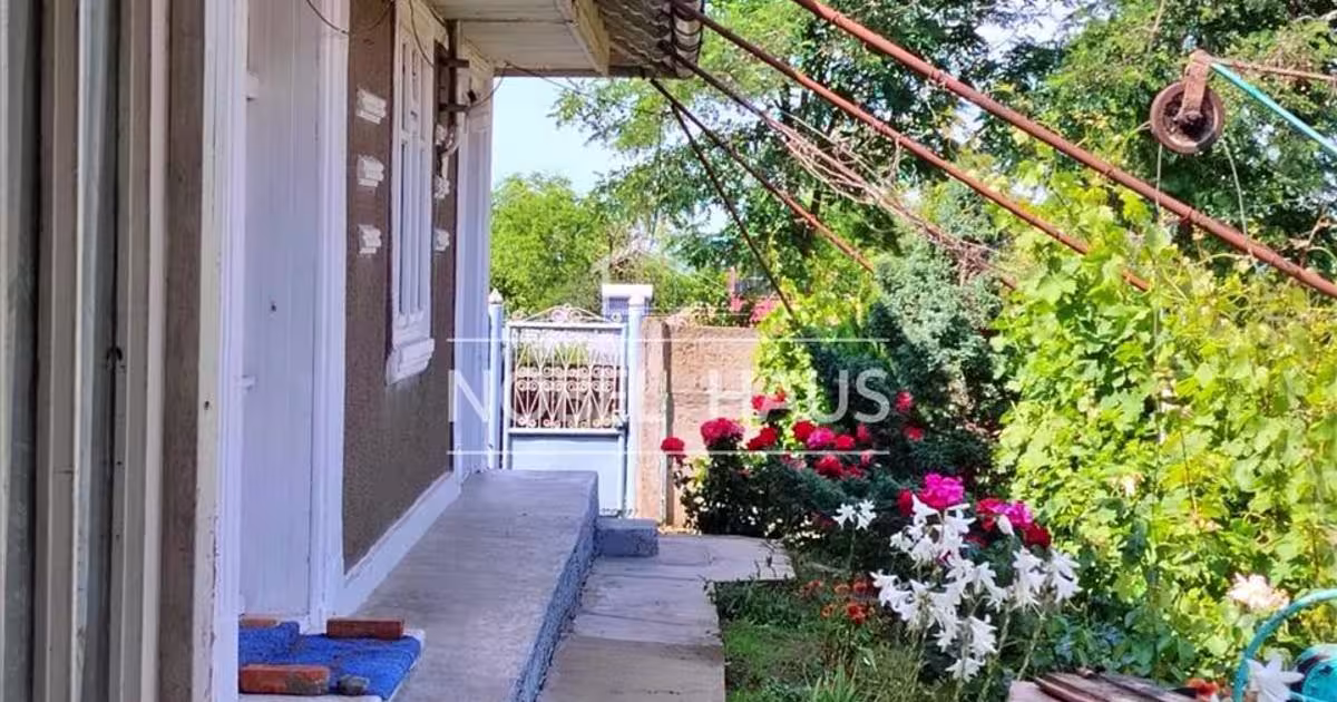Casă individuală 140 mp cu 4 camere în Cârja