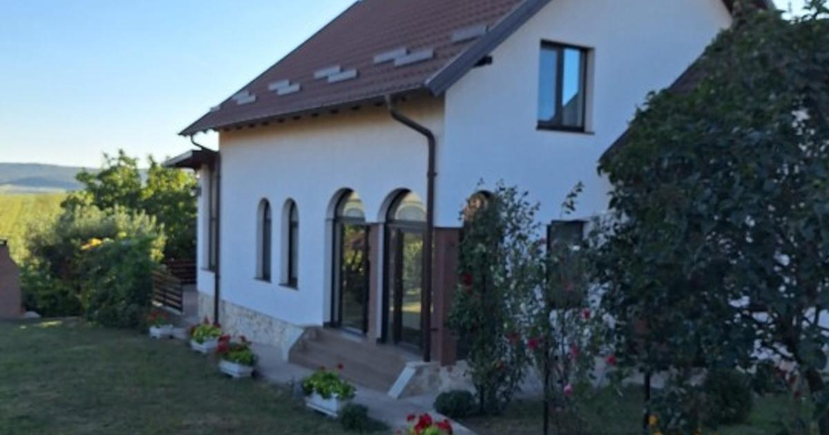 Casă individuală 248 mp cu 5 camere în Cătămărești-Deal