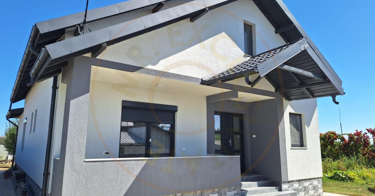 Casă individuală 160 mp cu 3 camere în Catanele